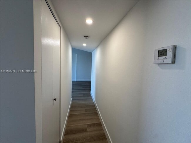 Building Photo - 18151 NE 31st Ct