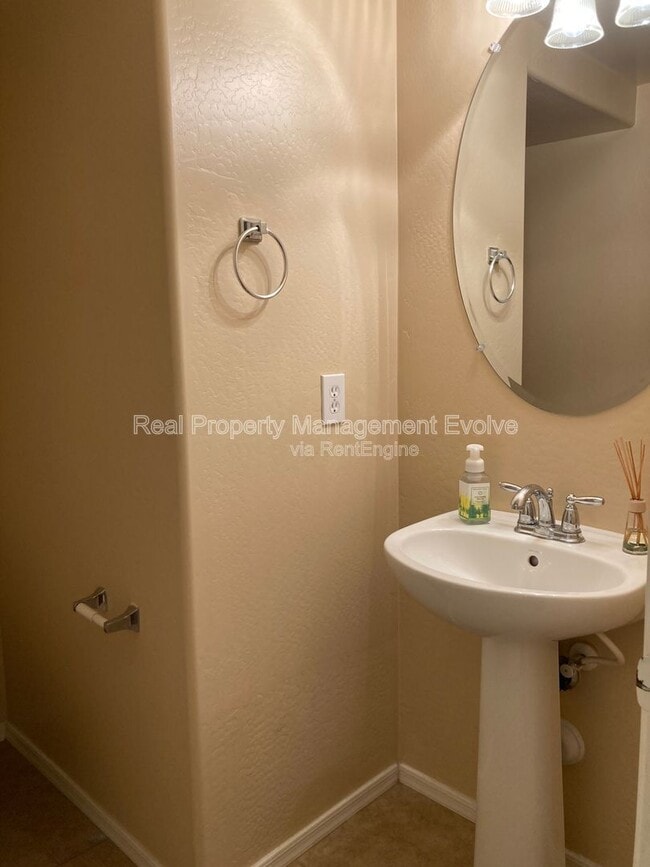 Building Photo - 4059 E Carla Vista Dr