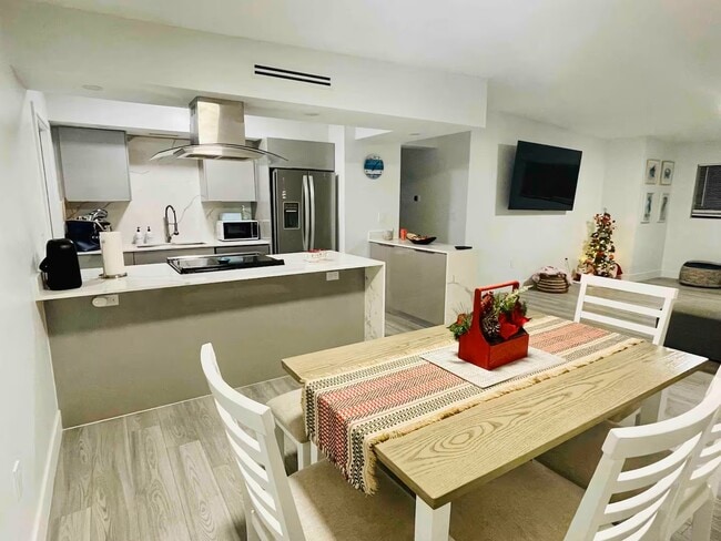 Building Photo - 237 2nd Rd