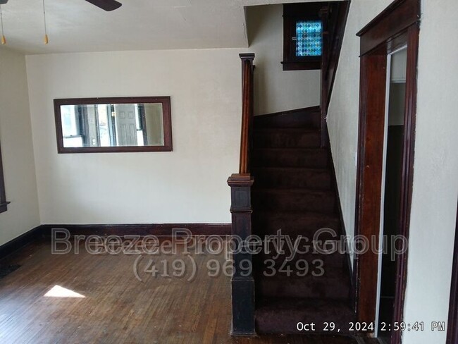 Building Photo - 244 Knower St