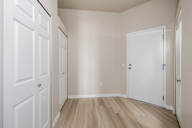 Building Photo - A Great modern 2 Bed / One bath for rent