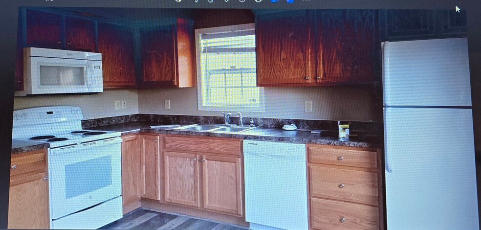 Building Photo - 2102 Kingsbury Rd