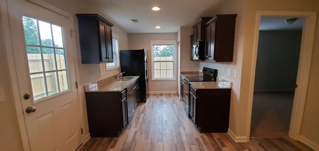 Building Photo - Regency Park Subdivision