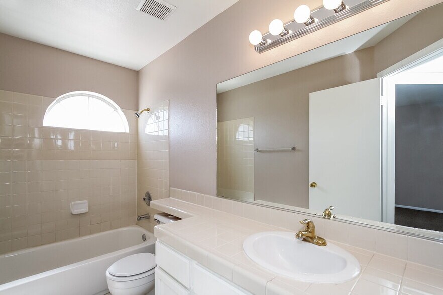 Building Photo - 1605 Fig Palm Ct