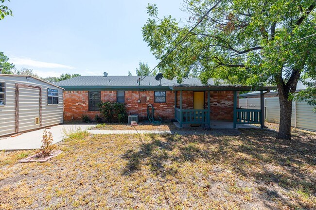 Building Photo - 2018 Summers St