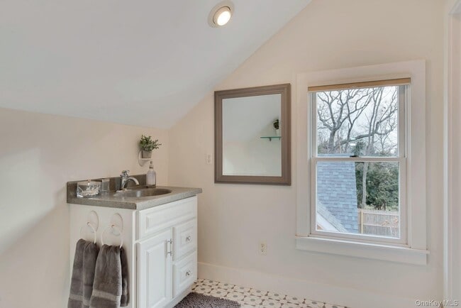 Building Photo - 550 Krause Rd