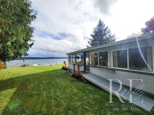 Building Photo - Charming Waterfront Retreat in Poulsbo, Wa...