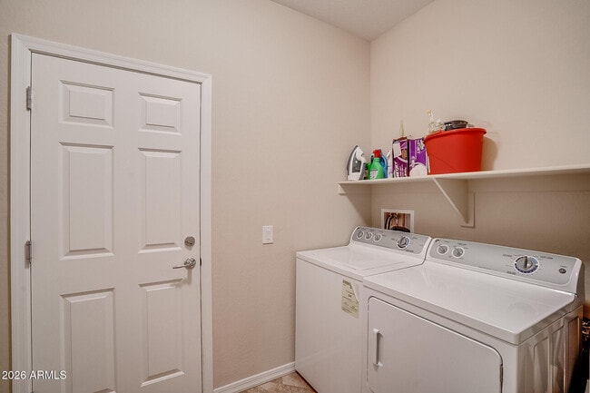 Building Photo - 3651 E Zachary Dr