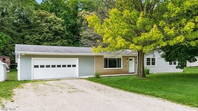 Building Photo - 7785 Black Run Rd