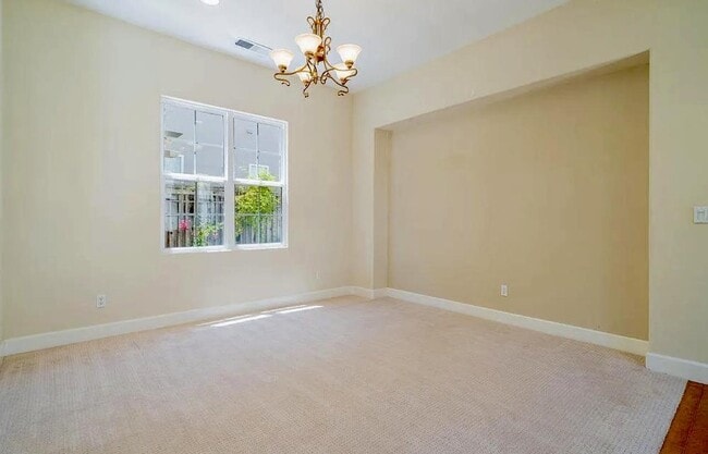 Building Photo - 2520 Club Dr