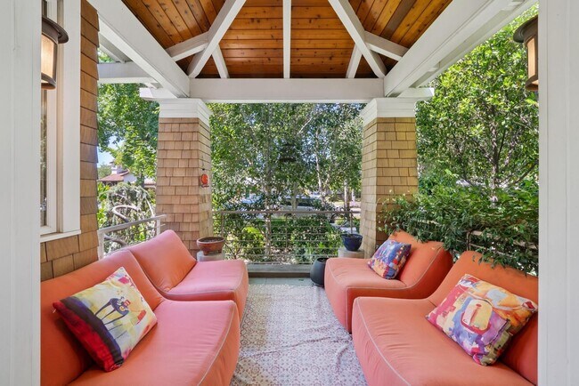 Building Photo - Beautifully Appointed 7-Bedroom Home with Lush Garden Setting in Palo Alto