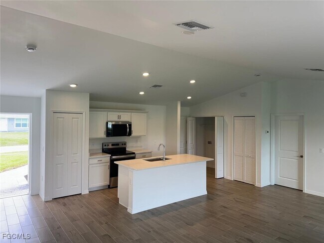 Building Photo - 4108 12th St SW