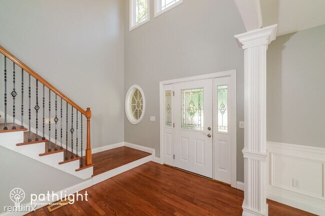 Building Photo - 4 br, 3.5 bath House - 6421 Shirley Ave UNIT
