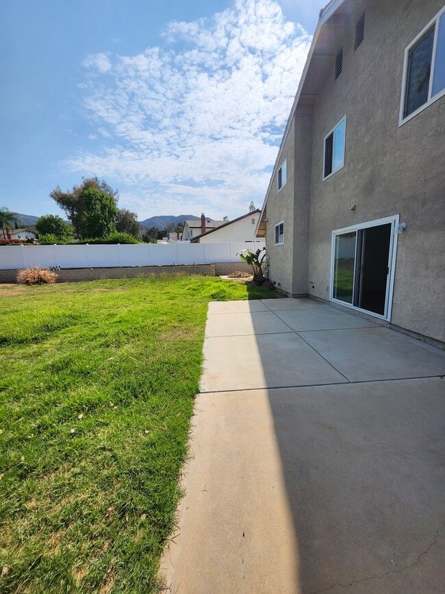Building Photo - Big backyard with lots of upgrades