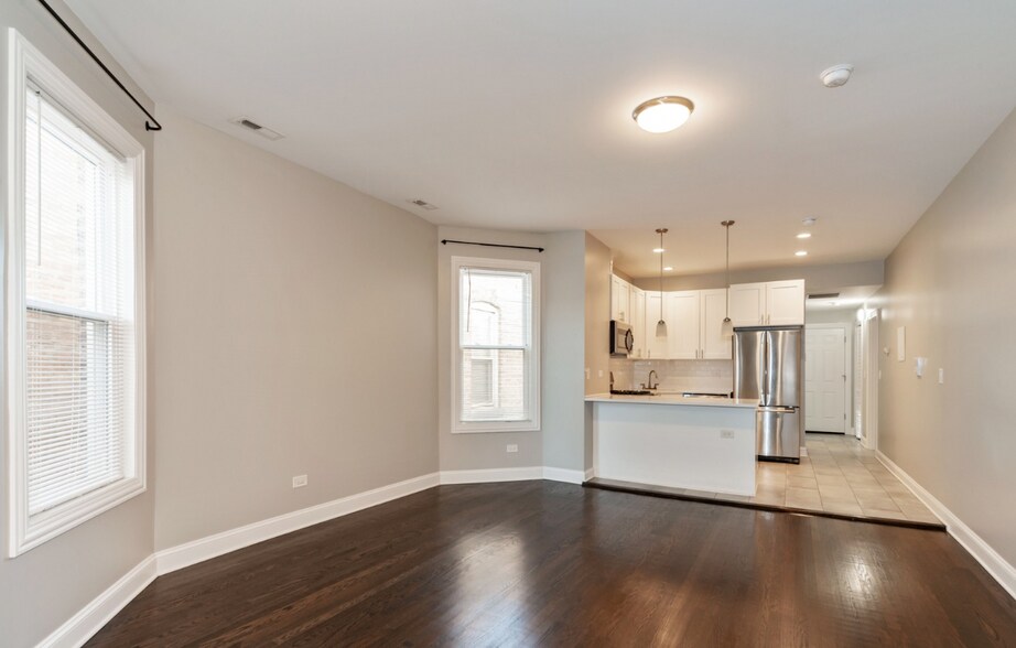Building Photo - 2428 N Avers Ave