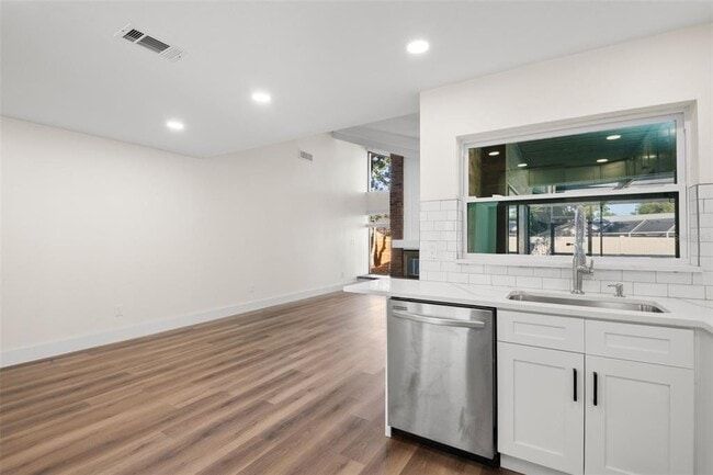 Building Photo - 3145 Sandy Ridge Dr