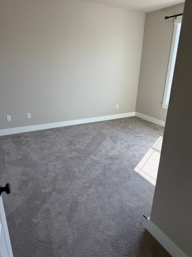 Building Photo - Single Family Home