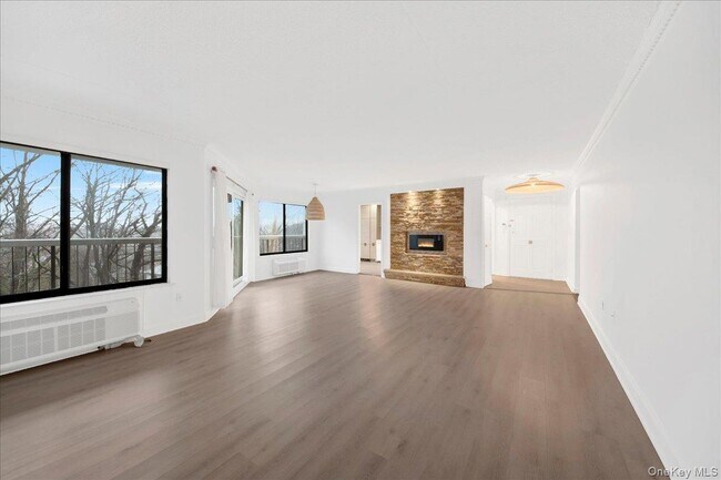 Building Photo - 500 High Point Dr