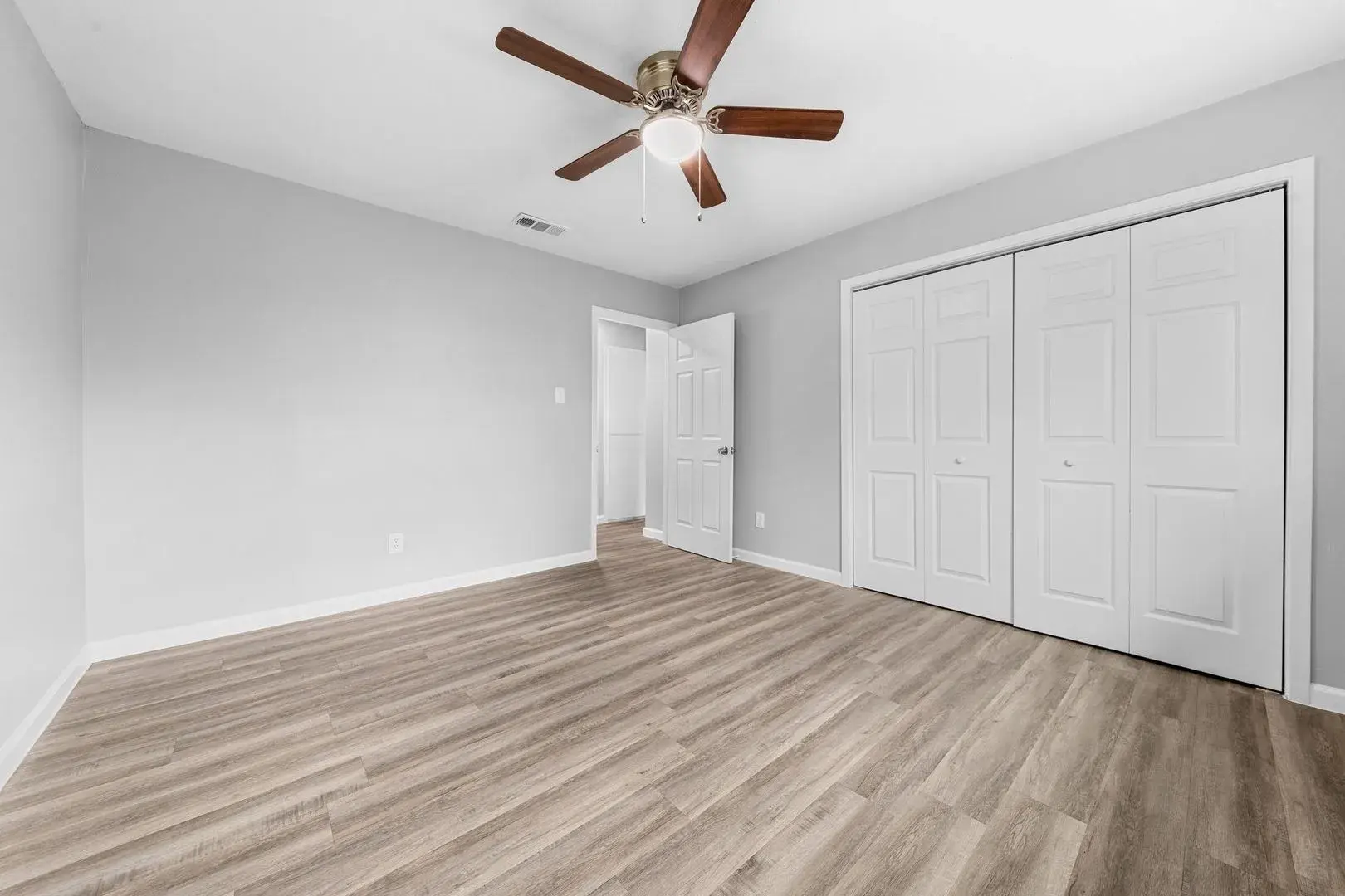 Building Photo - 124 Wind Ridge Dr