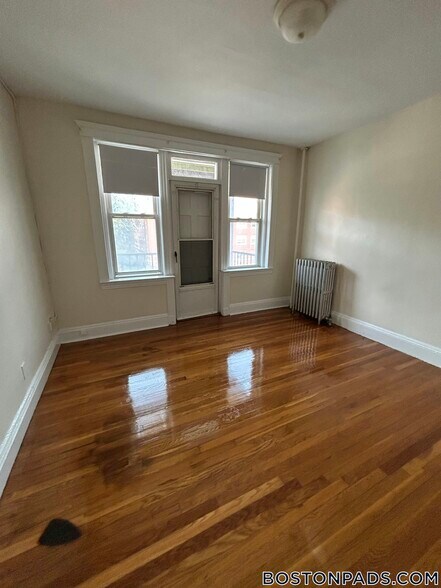 Building Photo - 127 Washington St