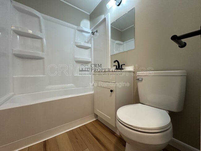 Building Photo - 1020 E Fischer St