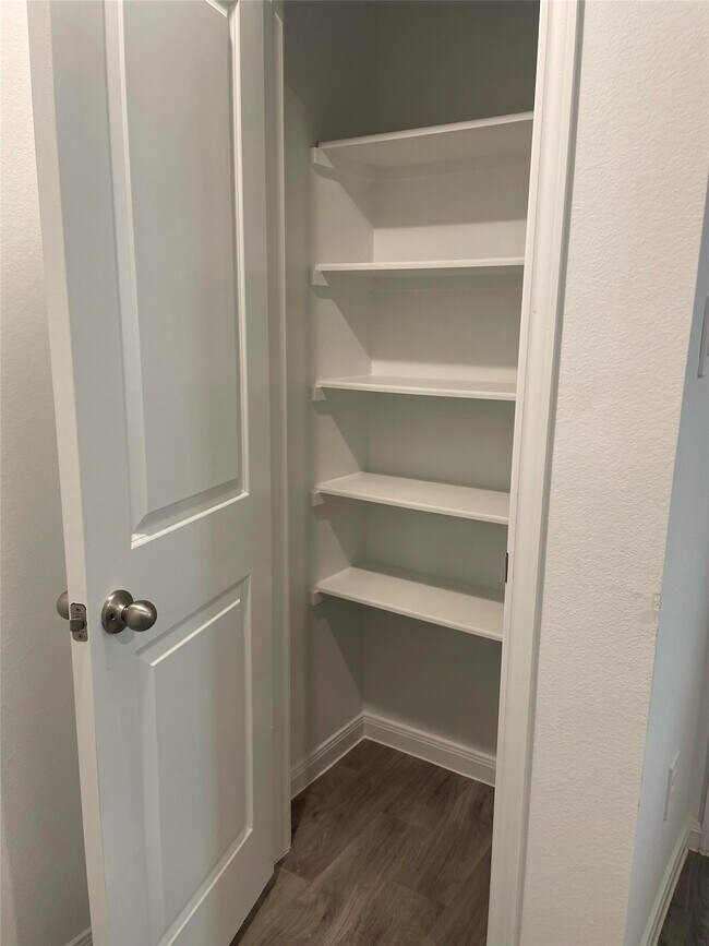 Building Photo - 9718 Marie Vlg Ct