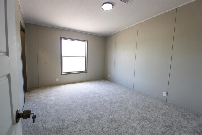 Building Photo - 120 Blue Quail St