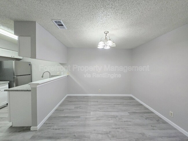 Building Photo - 5507 Roanwood