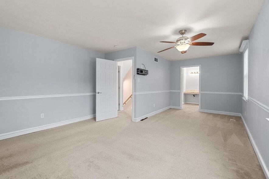 Building Photo - 6420 Thomas Paine Ct