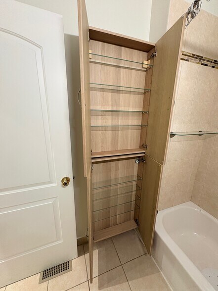 Building Photo - 3236 W Augusta Blvd