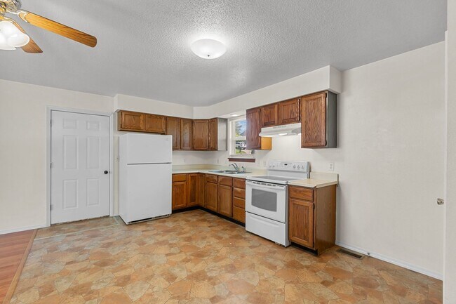 Building Photo - Charming Home In Jackson