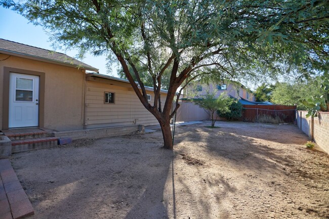 Building Photo - Charming 2 bed, 1 bath duplex