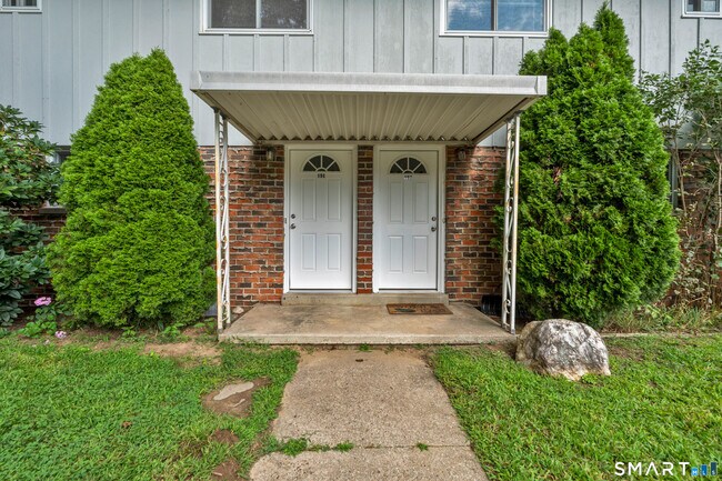 Building Photo - 19 Denlar Dr