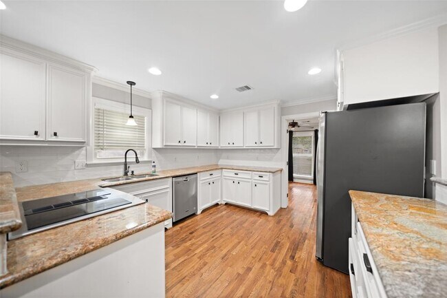 Building Photo - 1810 Droxford Dr