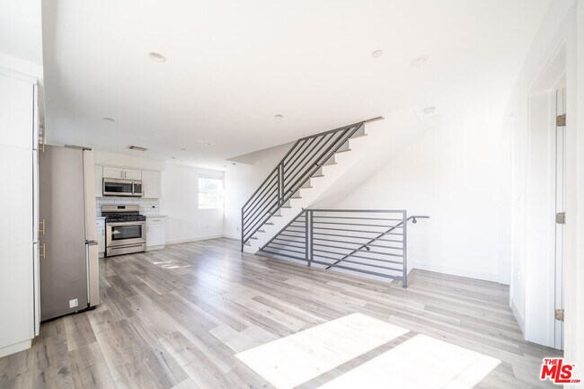 Building Photo - 5746 Elmer Ave