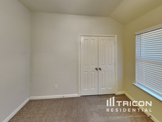 Building Photo - 607 Pewitt Ln