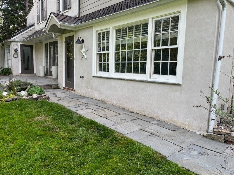 Entrances - 2 River Rd