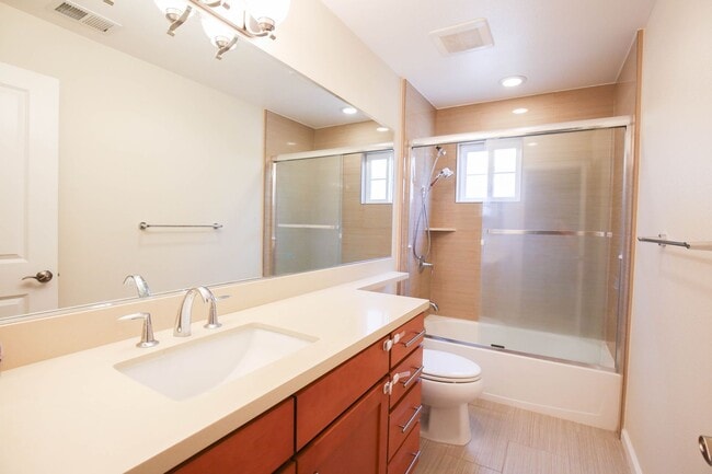 Building Photo - Newer Contemporary Home for Rent - Conveni...