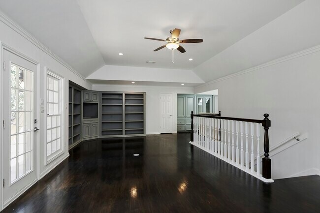 Building Photo - 810 Herdsman Dr