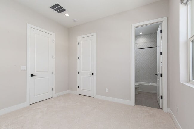 Building Photo - Stunning modern luxury home located in prestigious guard-gated Summerlin community of Ascension