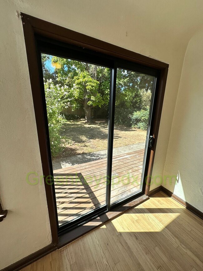 Building Photo - Gorgeous Pet-Friendly 3 Bedroom 1 Bath House