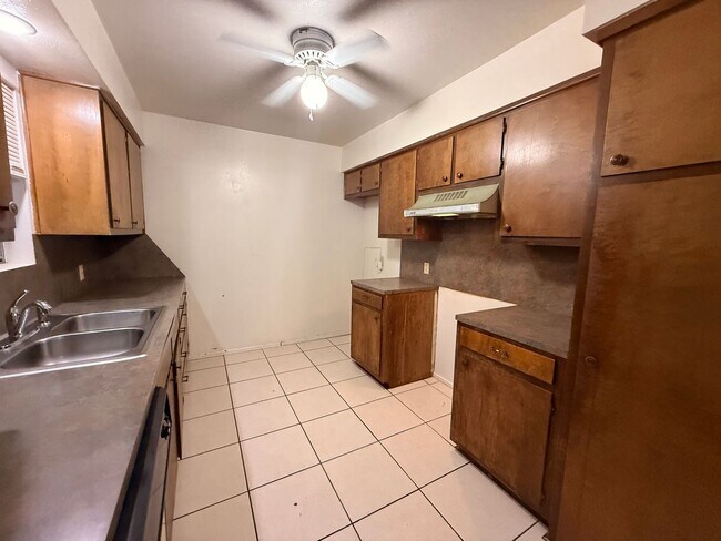 Building Photo - For Lease - 2706 B Fair Palms - Odessa, TX