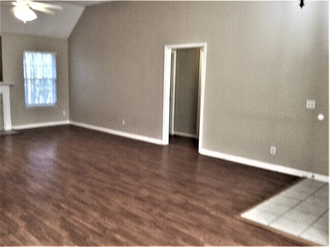 Building Photo - 509 Dresler Rd