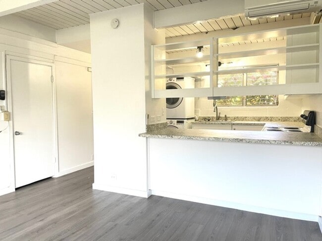 Primary Photo - 2 Bedroom, 2 Bathroom, 1 Parking (Tropic G...