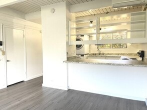 Building Photo - 2 Bedroom, 2 Bathroom, 1 Parking (Tropic G...