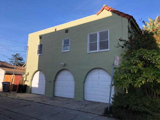 Building Photo - 1217 Sacramento St