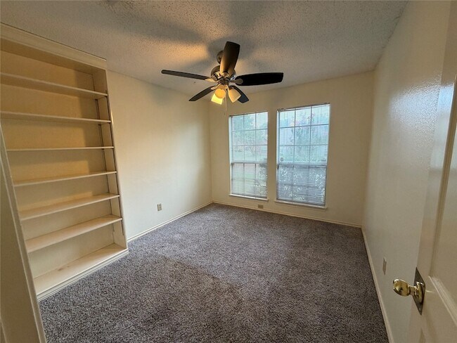 Building Photo - 1426 Mapleview Dr