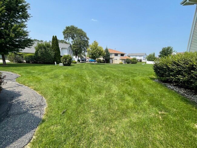 Building Photo - 2340 Carnation Dr