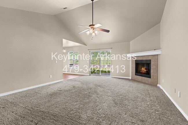 Building Photo - This home is the perfect choice for you in Elkins!