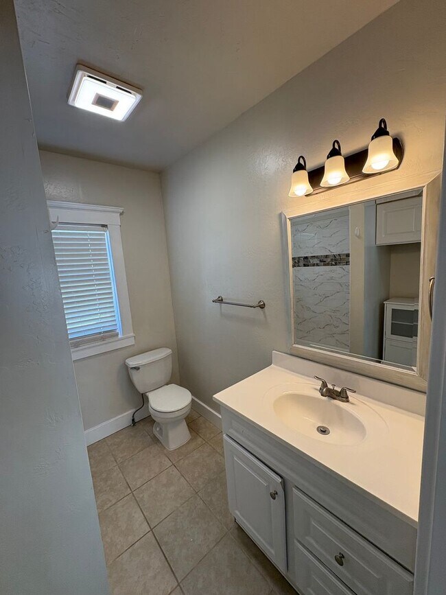 Building Photo - Beautiful 2 Story home Available coming soon!, pet friendly!